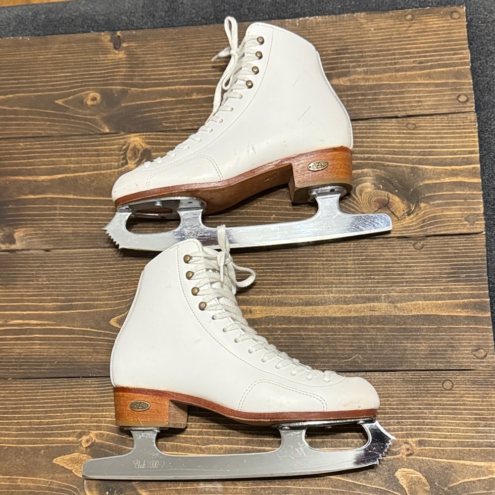 Riedell Girl’s Club 2000 Figure Ice Skates (Sheffield Steel Bades)(Size: 4M)